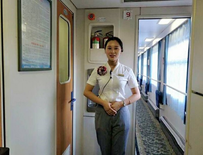 王荩:2014级铁道运输班 就业于南昌铁路局福州客运段 乘务员,家住广元